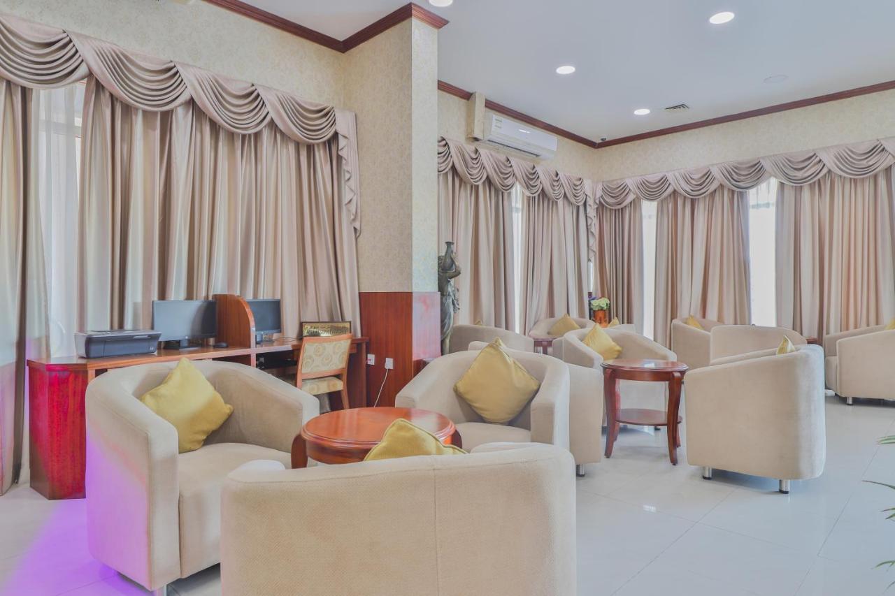 Oyo 274 California Suites 富吉拉 外观 照片
