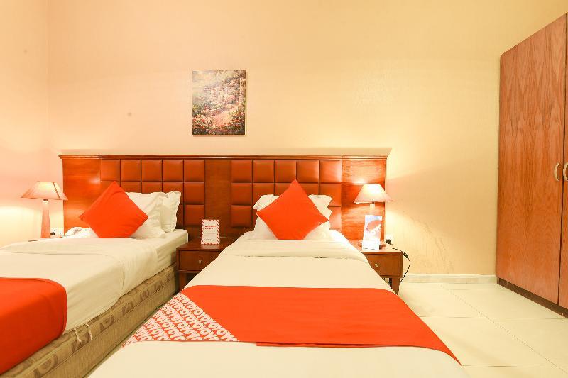 Oyo 274 California Suites 富吉拉 外观 照片